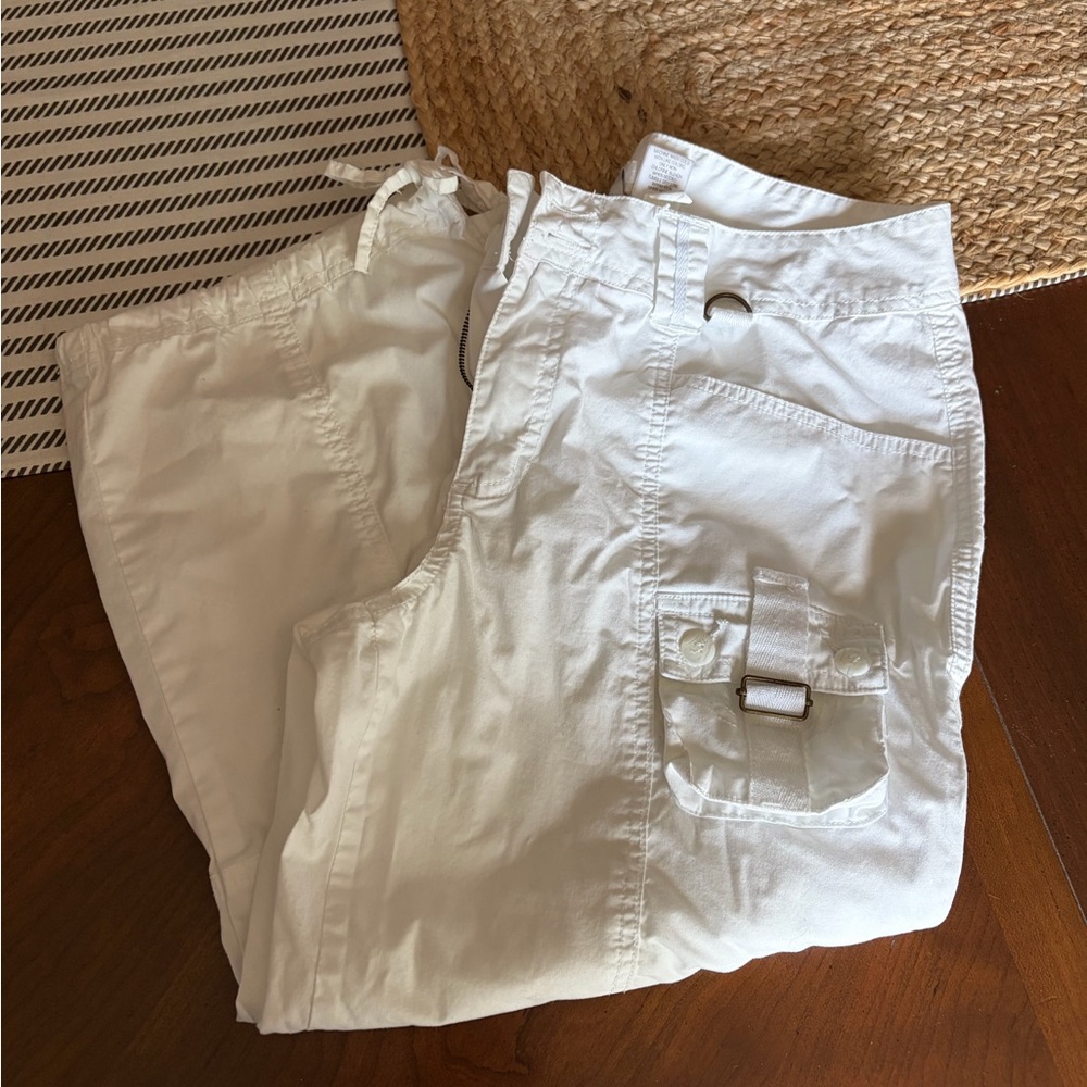 Women’s white cargo capri pants